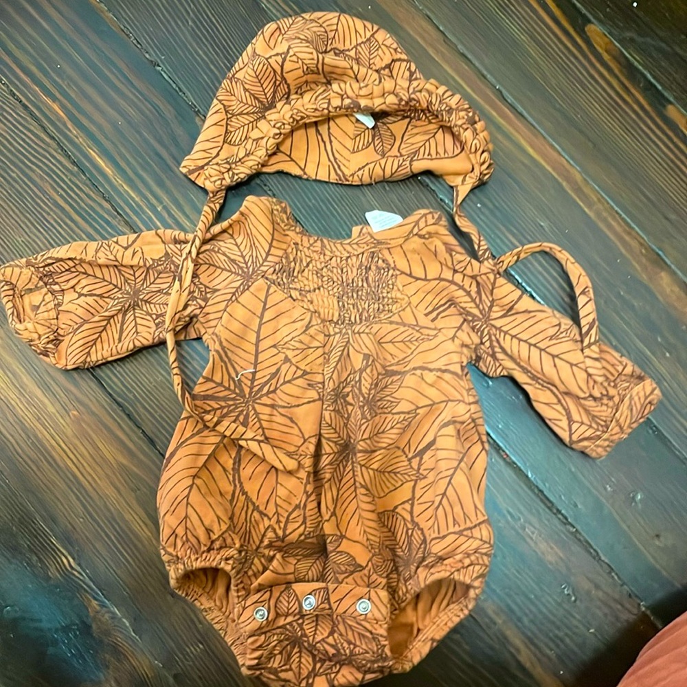 Kate Quinn set with hat 3-6m EUC